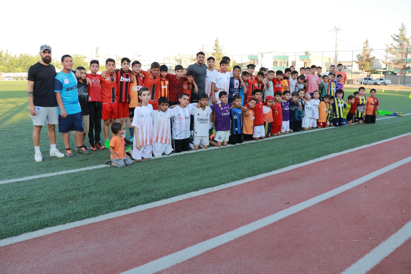 Haydi Gençler 06-18 yaş arası Futbol Kursları Başladı.