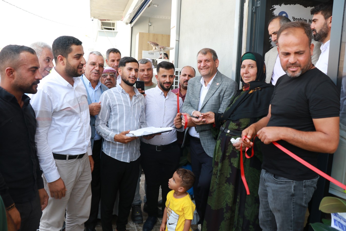 Belediye Başkanımız Ecz. Abdülhakim Ayhan Yeni açılan iş yerinin açılışını gerçekleştirdi.